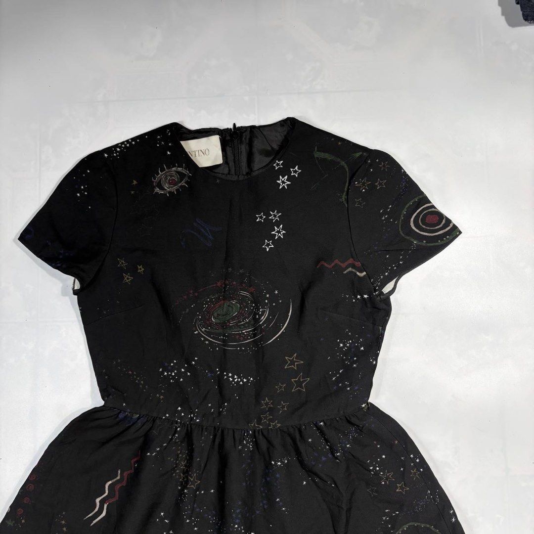Pre-Fall 2015 Cosmo Valetino (Category: Luxury Accessories) located in Iloilo. Submitted by profitpicks (Listing ID 1464326744, Image 2). Description: .