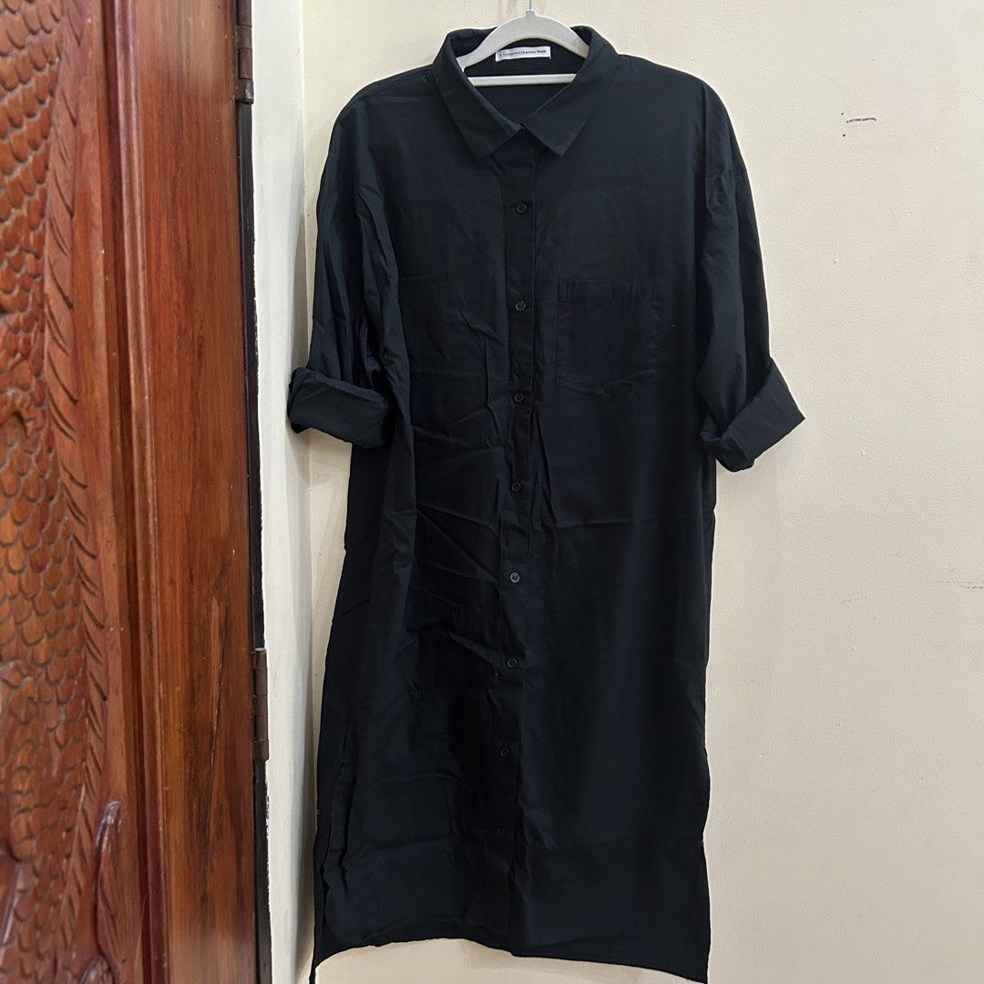 Preloved | Black Buttondown Dress (Category: Dresses) located in Caloocan City. Submitted by trisdeclutters (Listing ID 1464240174, Image 1). Description: Last price already Width: 20" Length: 37.5" front & 39" back With side slits With one pocket in front No flaws, good as new ‼️no reservations, exchange, cancellation, return, refund‼️.
