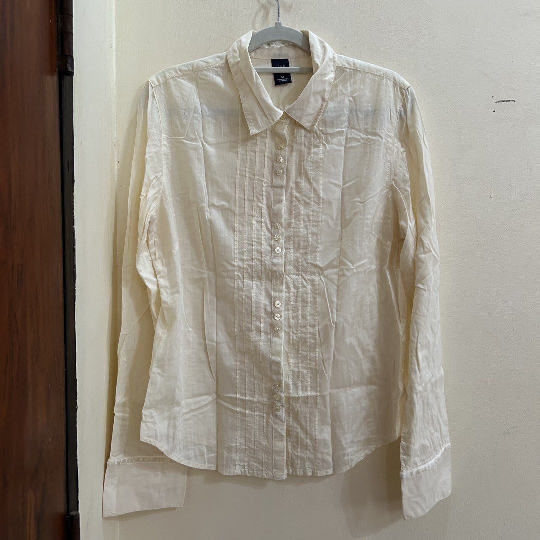 Preloved | GAP Cream Longsleeve Polo (Category: Longsleeves) located in Caloocan City. Submitted by trisdeclutters (Listing ID 1464233484, Image 1). Description: Last price already Bust: up to 40" Length: 23.5" Sleeve length: 24" No flaws, good as new ‼️no reservations, exchange, cancellation, return, refund‼️.