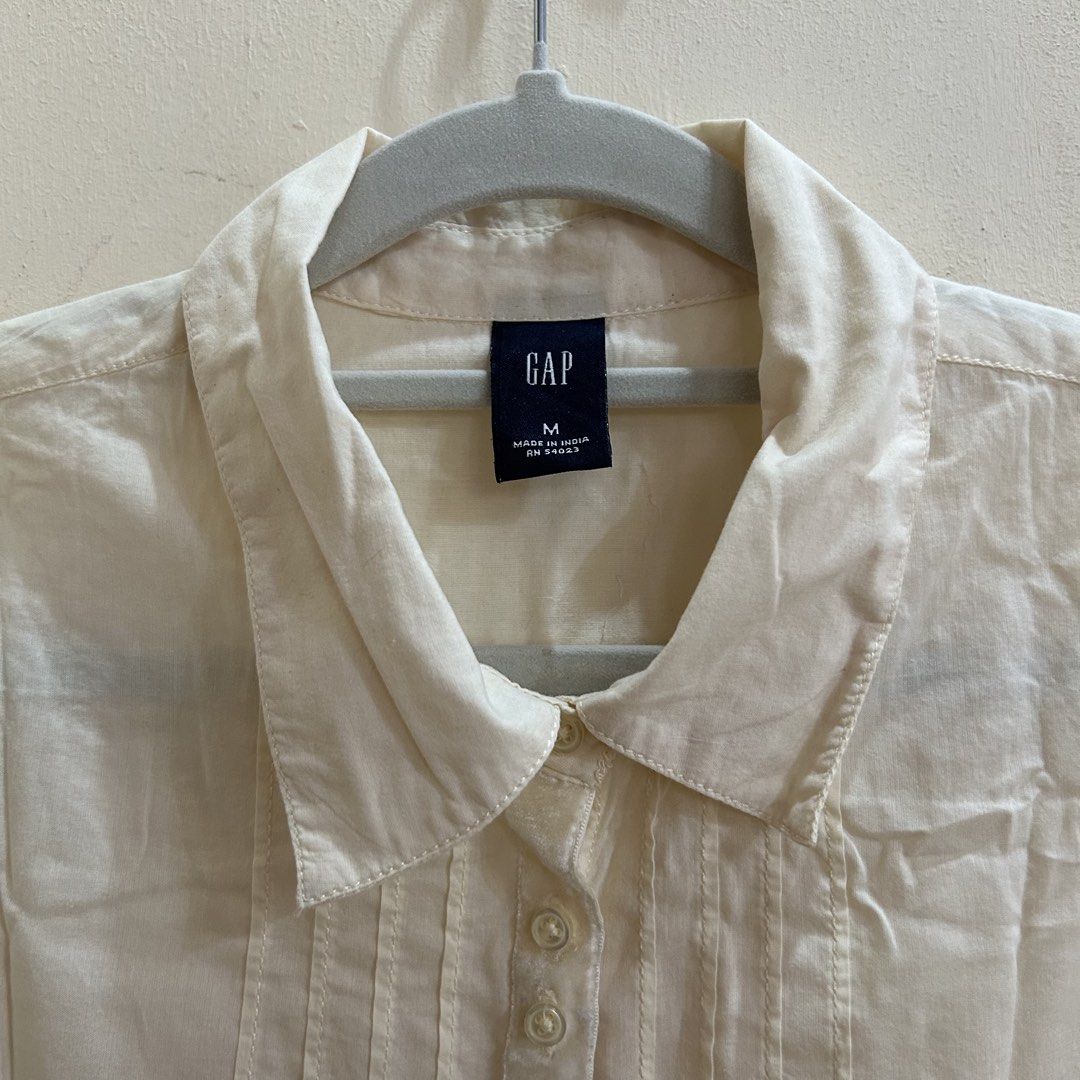Preloved | GAP Cream Longsleeve Polo (Category: Longsleeves) located in Caloocan City. Submitted by trisdeclutters (Listing ID 1464233484, Image 3). Description: Last price already Bust: up to 40" Length: 23.5" Sleeve length: 24" No flaws, good as new ‼️no reservations, exchange, cancellation, return, refund‼️.