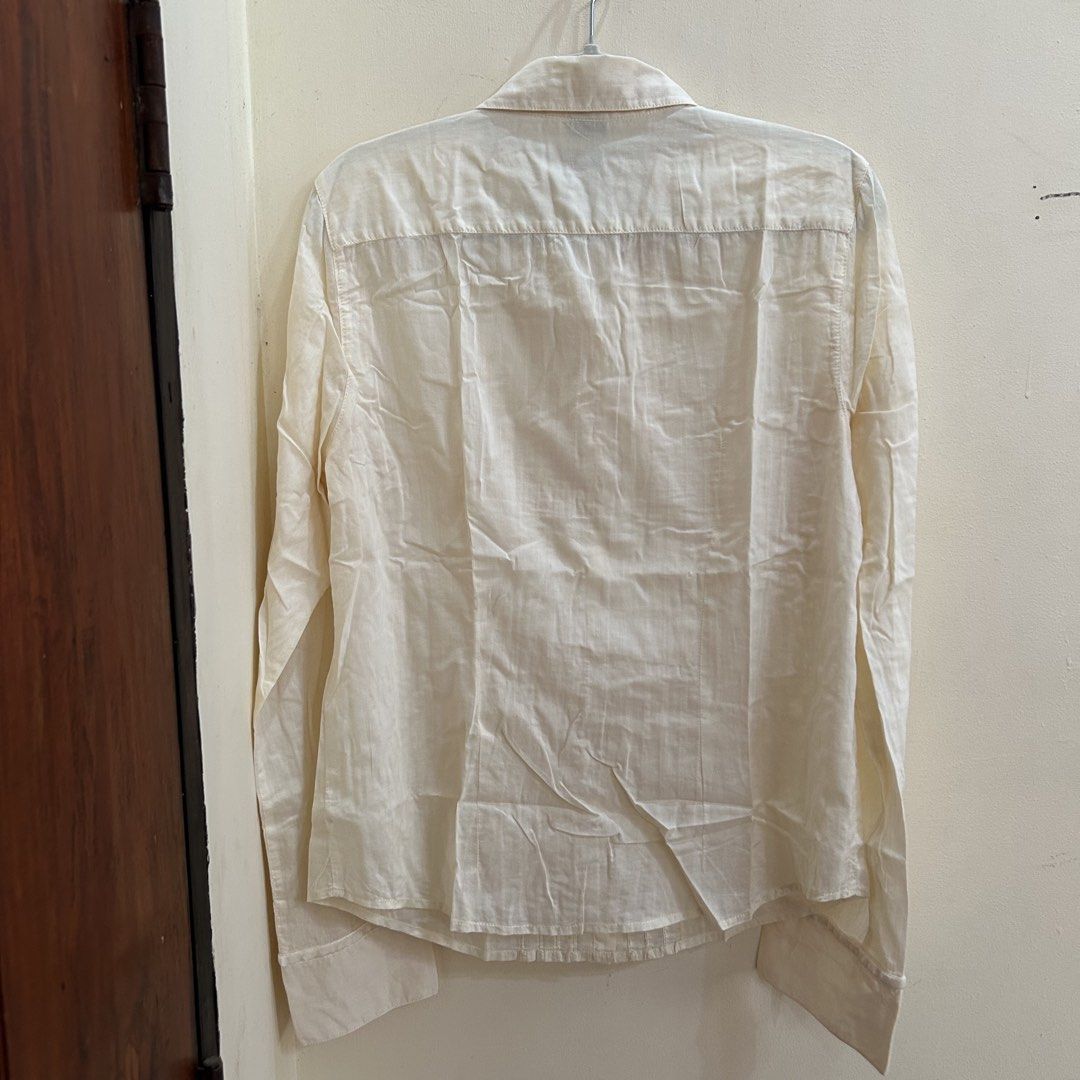 Preloved | GAP Cream Longsleeve Polo (Category: Longsleeves) located in Caloocan City. Submitted by trisdeclutters (Listing ID 1464233484, Image 2). Description: Last price already Bust: up to 40" Length: 23.5" Sleeve length: 24" No flaws, good as new ‼️no reservations, exchange, cancellation, return, refund‼️.