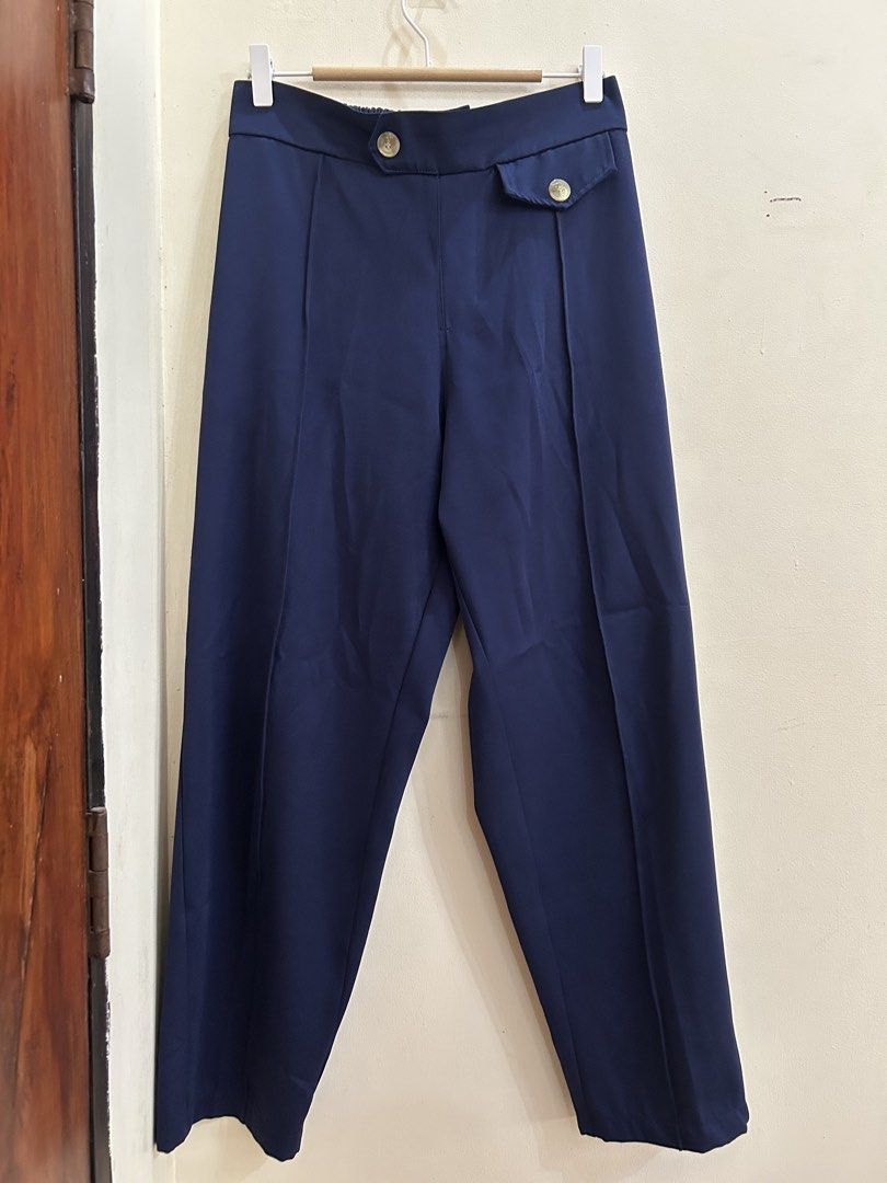 Preloved | Navy Blue Trouser Pants (Category: Other Bottoms) located in Caloocan City. Submitted by trisdeclutters (Listing ID 1464240931, Image 1). Description: Last price already Waist: 28" to 42" (sagad 44") Length: 38" Rise: 13" Hips: 44" Garterized back No flaws ‼️no reservations, exchange, cancellation, return, refund‼️.