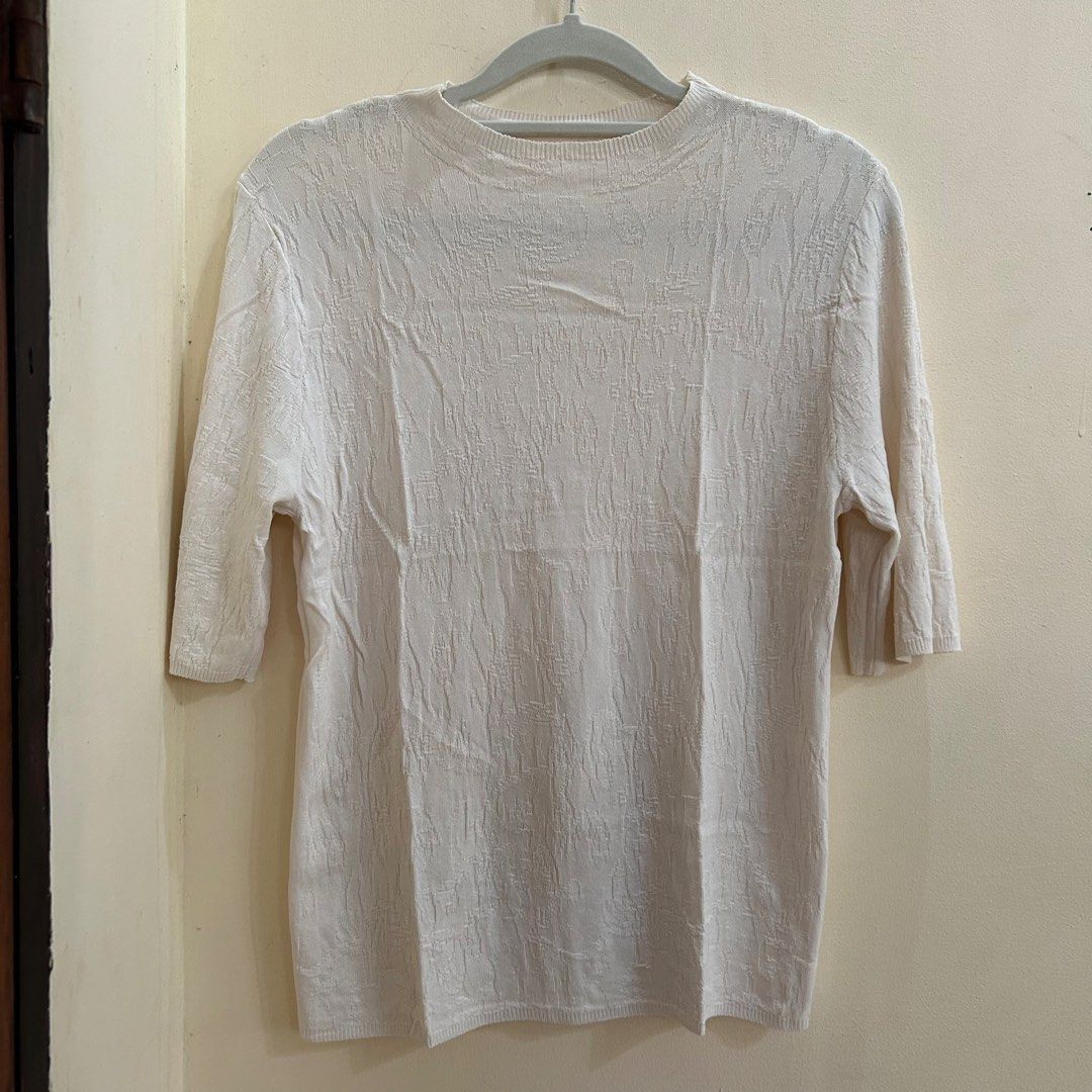 Preloved | Off-white Textured Knit Top (Category: Shirts) located in Caloocan City. Submitted by trisdeclutters (Listing ID 1464232509, Image 1). Description: Last price already Can fit up to L Relaxed bust: 32" Length: 22" Very stretchy No flaws, good as new ‼️no reservations, exchange, cancellation, return, refund‼️.