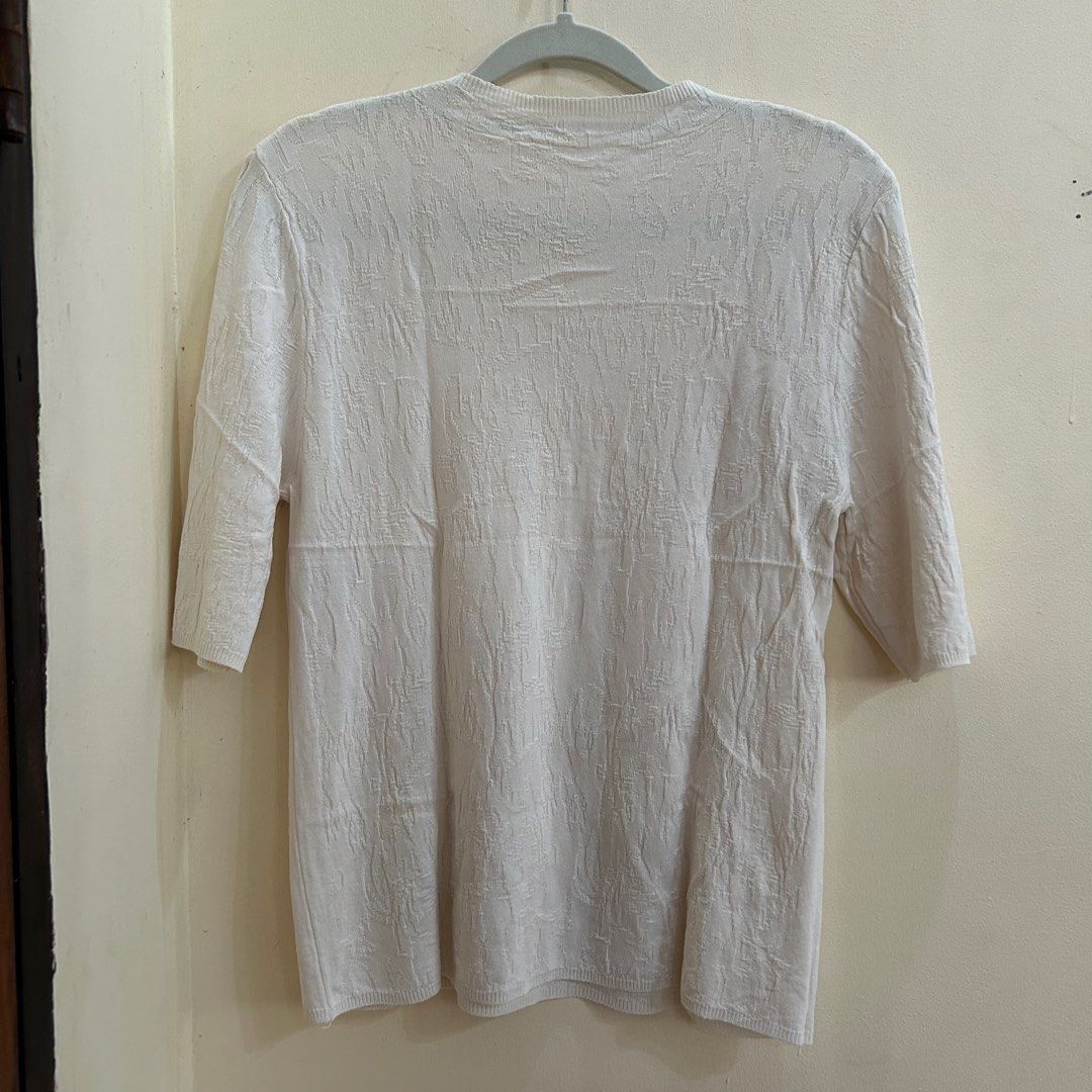 Preloved | Off-white Textured Knit Top (Category: Shirts) located in Caloocan City. Submitted by trisdeclutters (Listing ID 1464232509, Image 2). Description: Last price already Can fit up to L Relaxed bust: 32" Length: 22" Very stretchy No flaws, good as new ‼️no reservations, exchange, cancellation, return, refund‼️.