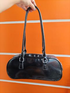 (Category: ) located in . Submitted by wearepreloved83 (Listing ID 1464224468, Image 1). Description: .