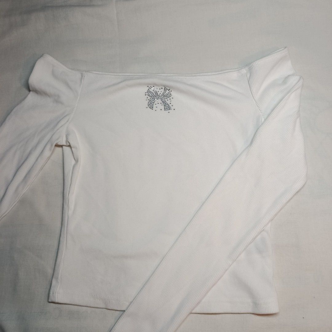 Pre-loved clothes (Category: Others Tops) located in Taguig. Submitted by vesperaluna.005 (Listing ID 1464257352, Image 2). Description: .