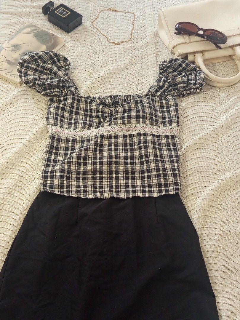 Pre-loved crop tops part 3 (Category: Sets or Coordinates) located in Quezon City. Submitted by pertamerna (Listing ID 1464181391, Image 3). Description: Pre-loved crop tops name your price loc: qc can meetup/ courier (1-2 days), same day delivery .