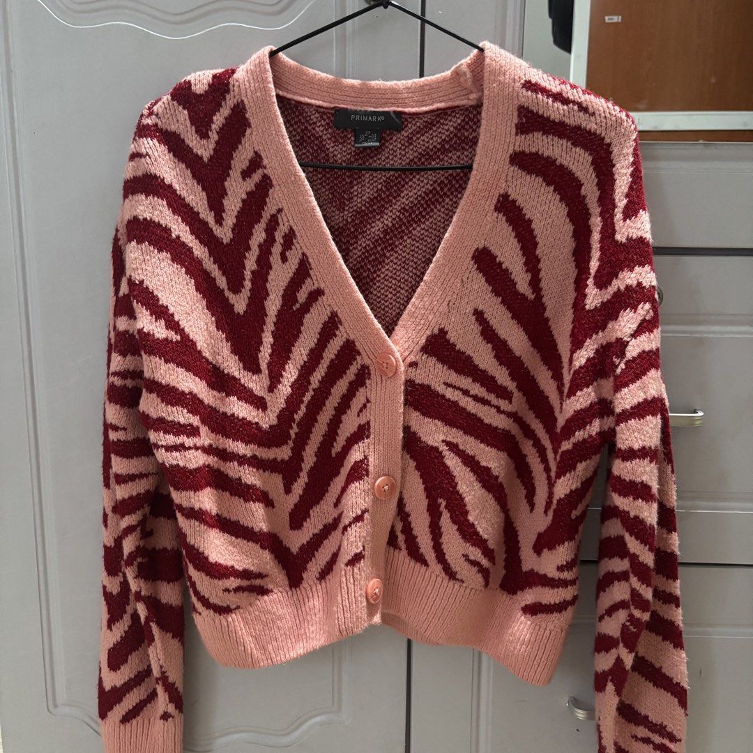 Primark Abstract Oversize Cardigan (Category: Coats, Jackets and Outerwear) located in Binan City. Submitted by mypreloved_haul (Listing ID 1464170153, Image 1). Description: LAST PRICE POSTED! FOR SURE BUYERS ONLY! .