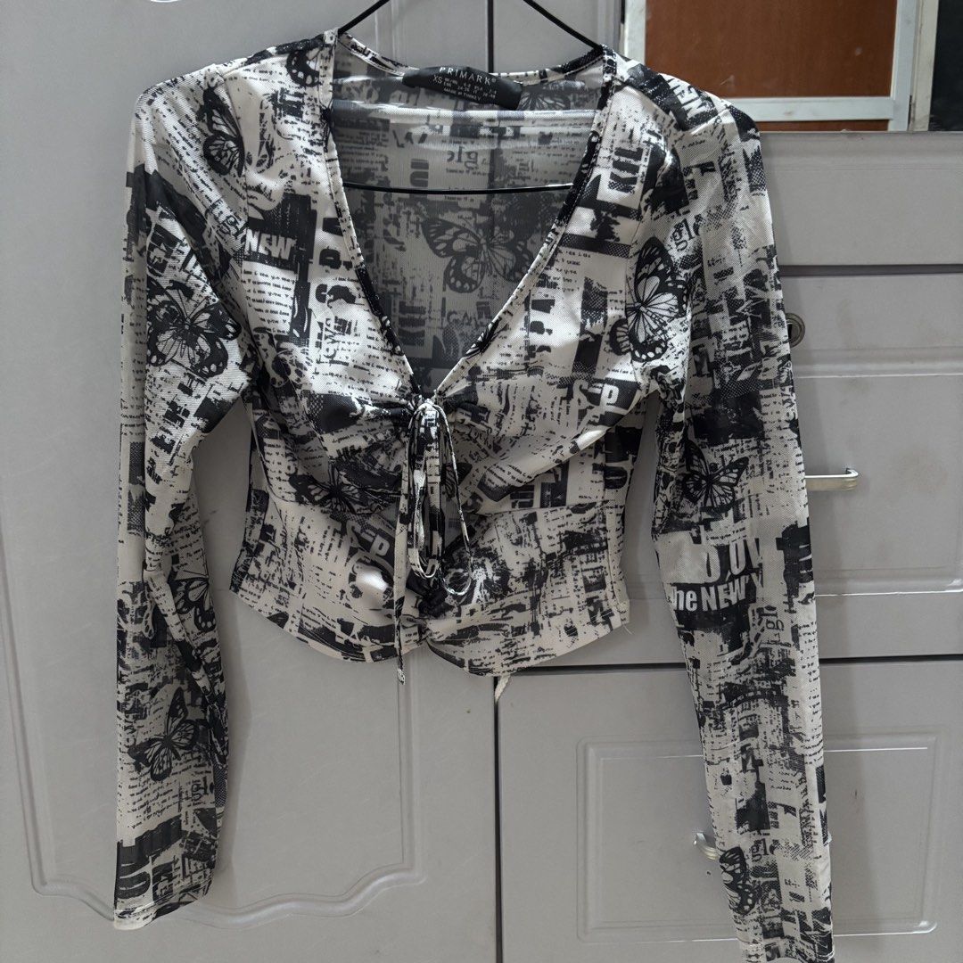 Primark Vintage Mesh Printed Longsleeve (Category: Longsleeves) located in Binan City. Submitted by mypreloved_haul (Listing ID 1464207541, Image 1). Description: .