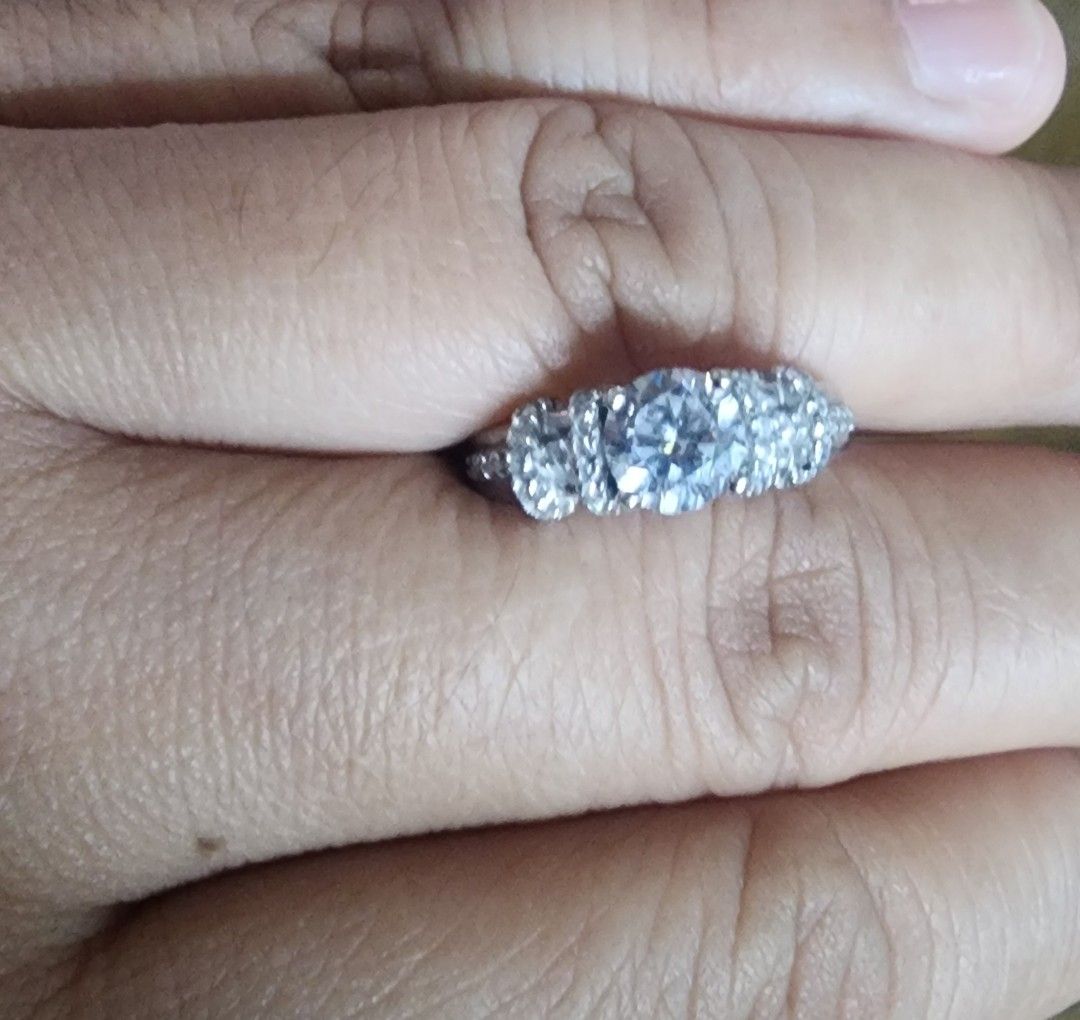 PROMISE/ENGAGEMENT RING SIZE 5 (Category: Rings) located in Manila. Submitted by chrinathalie (Listing ID 1464250335, Image 2). Description: 925 silver high grade zircon malaki ang bato sa gitna with sidestones elegant design looks like real diamond jewelry in person size 5 rfs: too small for my ring finger too big naman for pinky finger.