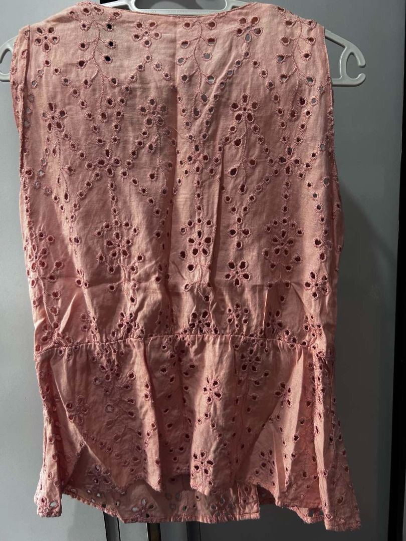 Promod Pink Double-Breasted Eyelet Top (Category: Sleeveless) located in Pasig City. Submitted by ladyleslieisletavelarde4902 (Listing ID 1464141394, Image 2). Description: A romantic French-chic sleeveless top featuring intricate floral broderie anglaise / eyelet detail Brand:Promod Size: Fits S to M Purchase direct from store. MOP: Gcash / Bank Transfer Delivery: SF shouldered by buyer .