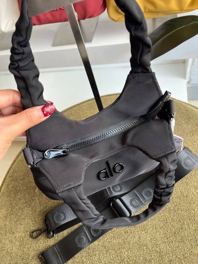 Puffer Hobo Shoulder Bag (Category: Shoulder Bags) located in Manila. Submitted by whimsy.finds (Listing ID 1464201013, Image 3). Description: Payment first basis via Gcash / Maribank / Maya Ship via JNT ONLY *No rush shipping *Open for bulk order.
