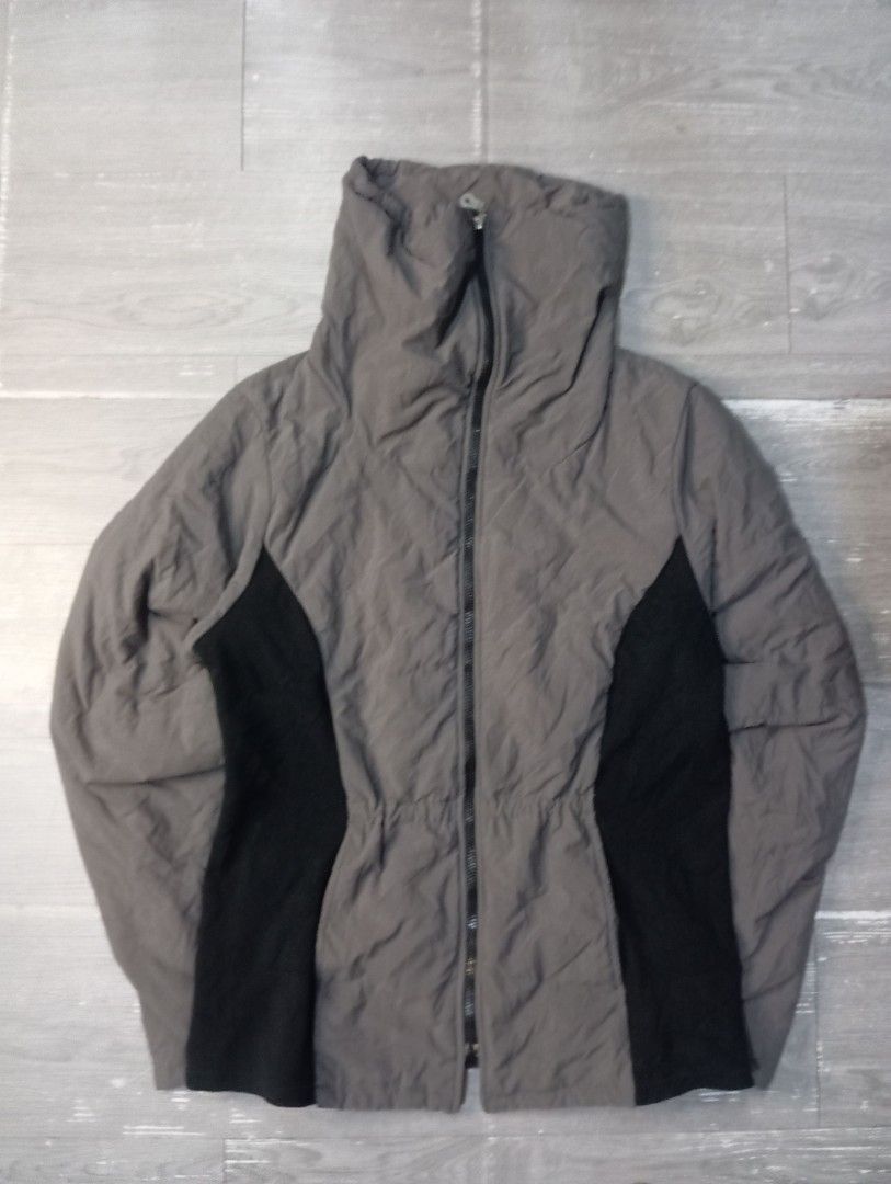 Puffer Jacket (Category: Coats, Jackets and Outerwear) located in Manila. Submitted by wisepenguin.369 (Listing ID 1464290277, Image 1). Description: 18x22.5 no issue S-M.
