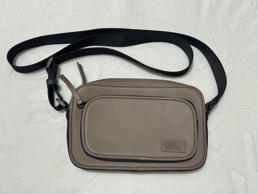 Pull & Bear Brown Crossbody Bag with Black Strap (Category: Sling Bags) located in Quezon City. Submitted by trade_mnl (Listing ID 1464277943, Image 1). Description: Needs cleaning. Bought for 1395. - Neutral brown crossbody bag - Front zip pocket for quick access - Spacious main compartment - Adjustable black strap for comfortable wear - Small tag detail on the front - Ideal for everyday use.