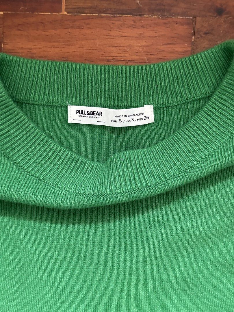 Pull & Bear Green Cropped Long Sleeve Sweater (Category: Longsleeves) located in Cainta. Submitted by buy.preloved (Listing ID 1464217619, Image 1). Description: - Green cropped sweater from Pull & Bear - Long sleeves - Ribbed neckline and cuffs - Made in Bangladesh - Size S - Versatile: great for layering or wearing solo.