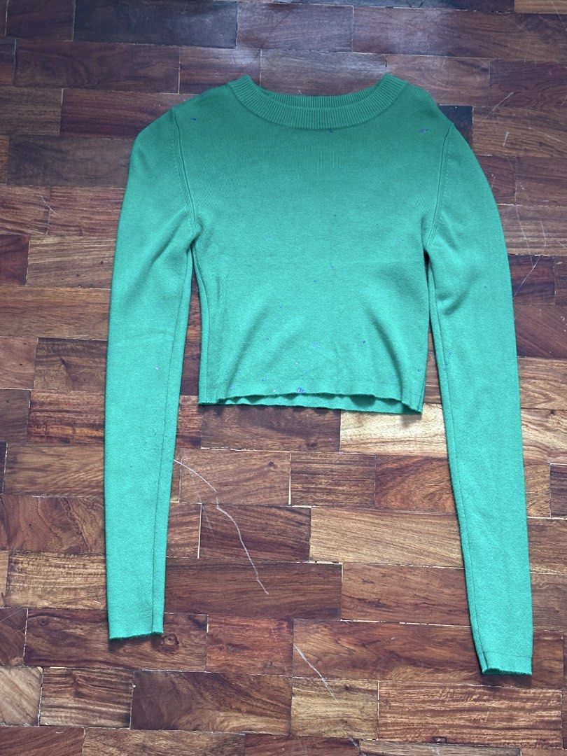 Pull & Bear Green Cropped Long Sleeve Sweater (Category: Longsleeves) located in Cainta. Submitted by buy.preloved (Listing ID 1464217619, Image 2). Description: - Green cropped sweater from Pull & Bear - Long sleeves - Ribbed neckline and cuffs - Made in Bangladesh - Size S - Versatile: great for layering or wearing solo.
