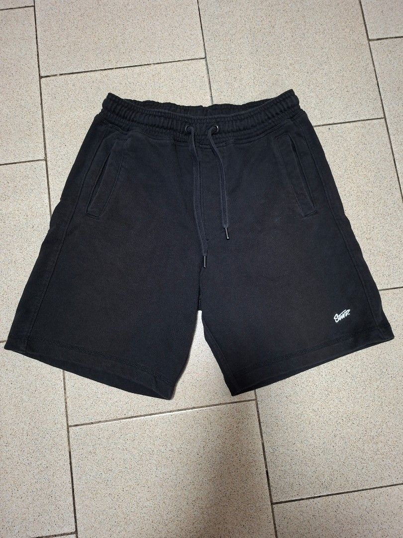 Pull & Bear STWD Black Sweatshorts (Category: Shorts) located in Manila. Submitted by jpegg_10 (Listing ID 1464233125, Image 1). Description: Lalamove/J&T (Buyer covers shipping) - Color: Black - Type: Sweat Shorts - Size: XS Length - 17.5in Inseam - 7in Location: Paranaque City nego price Gcash only Dm for questions and inquiry Rfs: Have another pair/ Clearing out.
