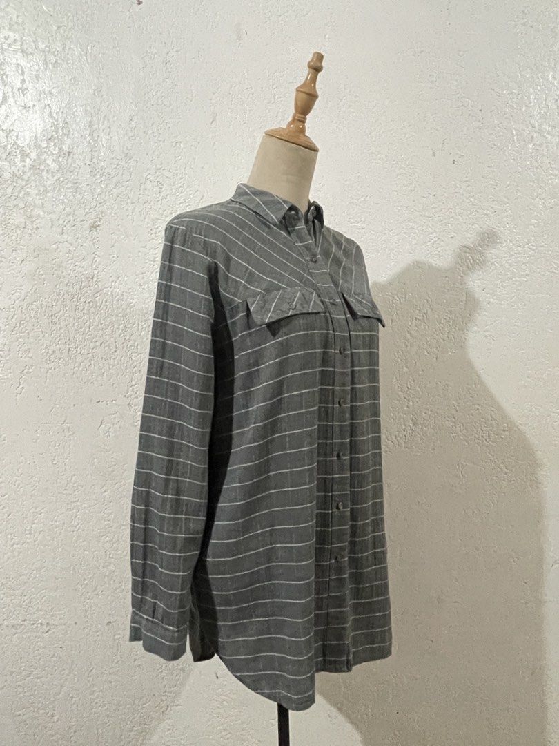 PULL&BEAR Grey Windowpane Plaid Boyfriend Shirt (Category: Shirts) located in Talisay. Submitted by mrjannchristian (Listing ID 1464314170, Image 3). Description: PULL&BEAR Grey Grid Plaid Shirt Design Details: • Non-functional pockets • Tiny Wooden Buttons Measurements: 21” - Chest/ Armhole-Armhole 31” - Length .
