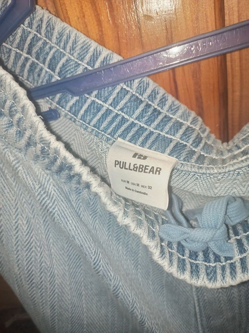 Pull&Bear Light Wash Denim Wide Leg Pants (Category: Jeans) located in Baguio. Submitted by shaneeeettttt (Listing ID 1464315600, Image 2). Description: DIMES 🔥 W:34-36 L:42 🛒OG PRICE:2,995 - Brand: Pull&Bear - Style: Light wash denim pants - Fit: Wide leg - Features: Elastic waistband with drawstring, herringbone pattern detail - Size: M - Origin: Made in Cambodia.