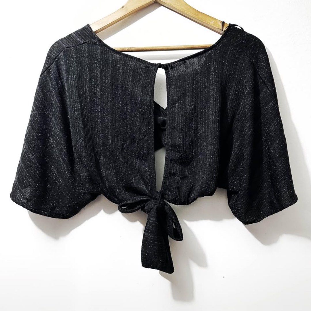 Pull&Bear Tie Top (Category: Blouses) located in Taguig. Submitted by intransitforyou (Listing ID 1464223326, Image 2). Description: .