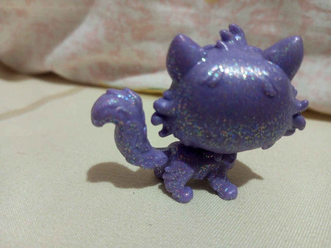 Purple Glitter Cat Toy Figure (Category: Designer & Blind Box Toys) located in Victorias. Submitted by tobylacua26871 (Listing ID 1464270601, Image 2). Description: - Adorable purple glitter cat toy - Features a sparkly finish all over - Cute big eyes and a fluffy tail - Perfect for collectors or as a fun toy.