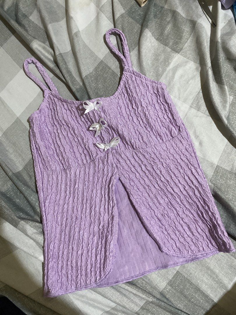 Purple Textured Cami Top with Bows (Category: Sleeveless) located in San Fernando. Submitted by kimaijoo (Listing ID 1464152038, Image 1). Description: Cute purple cami top. Textured fabric with a ribbed effect. Features thin spaghetti straps and a split front. Three small white bows are attached at the neckline. Great for layering or wearing on its own..