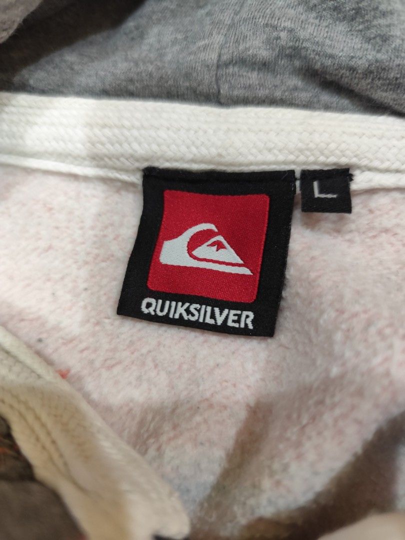 QUICKSILVER HOODIE (Category: Coats, Jackets and Outerwear) located in Caloocan City. Submitted by triftbyzion (Listing ID 1464227649, Image 2). Description: QUICKSILVER HOODIE SIZE LARGE COLOR RATE 10/10 VINTAGE.