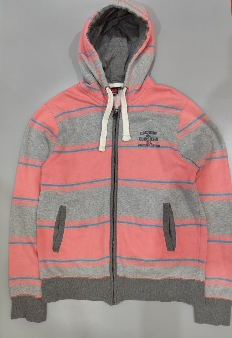 QUICKSILVER HOODIE (Category: Coats, Jackets and Outerwear) located in Caloocan City. Submitted by triftbyzion (Listing ID 1464227649, Image 1). Description: QUICKSILVER HOODIE SIZE LARGE COLOR RATE 10/10 VINTAGE.