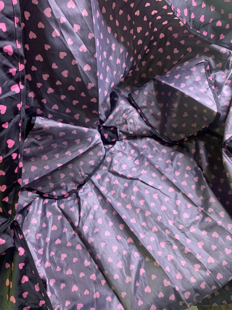Raincoat - Poncho (Category: Other Sports Equipment and Supplies) located in Carmona. Submitted by bihira (Listing ID 1464277163, Image 3). Description: Raincoat - Poncho - WYSIWYG - Raincoat / Poncho Style.