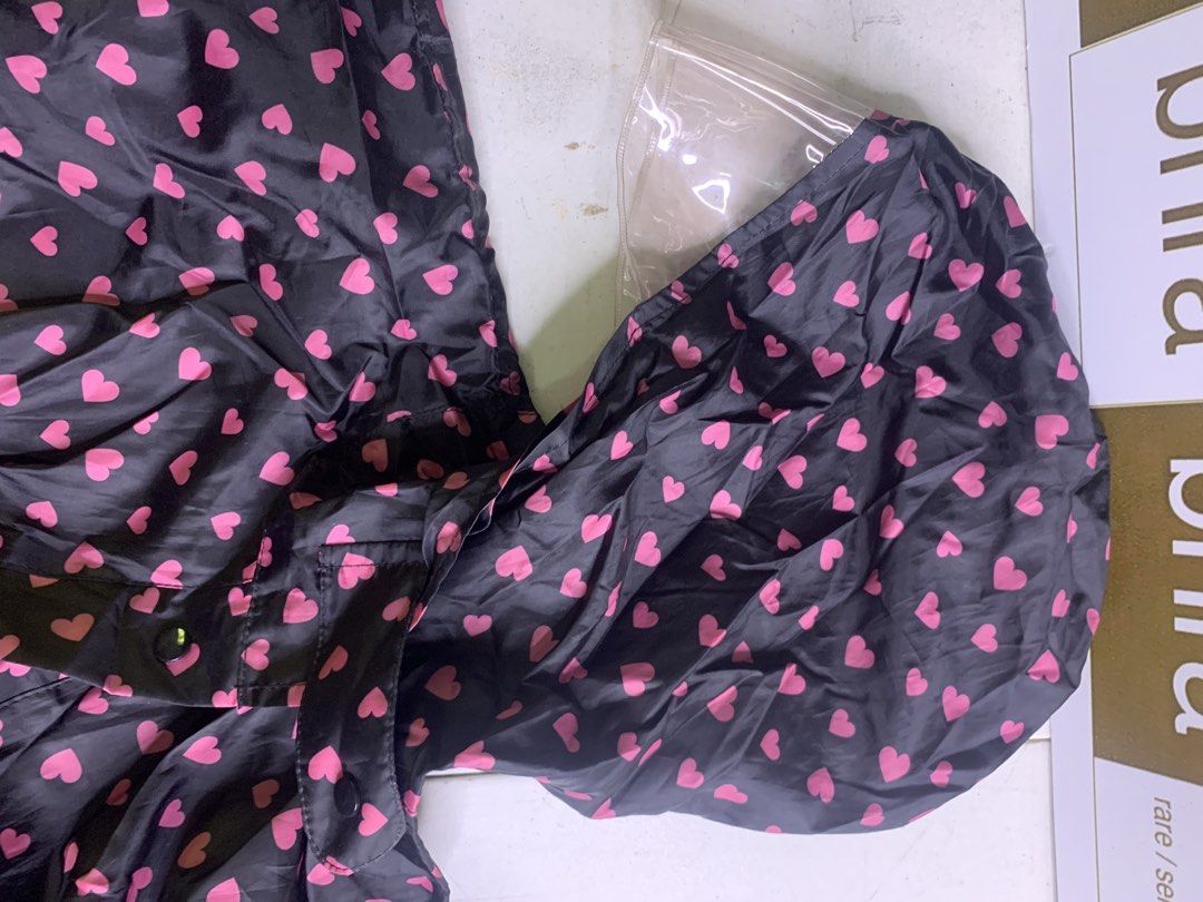 Raincoat - Poncho (Category: Other Sports Equipment and Supplies) located in Carmona. Submitted by bihira (Listing ID 1464277163, Image 2). Description: Raincoat - Poncho - WYSIWYG - Raincoat / Poncho Style.