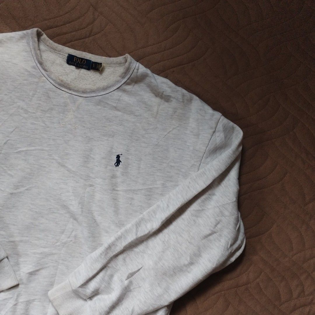 Ralph Lauren Sweater (Category: Coats, Jackets and Outerwear) located in Davao. Submitted by giyuu06 (Listing ID 1464160105, Image 2). Description: Ralph Lauren Sweater | Large | Excellent Condition L 25.5 W 23.