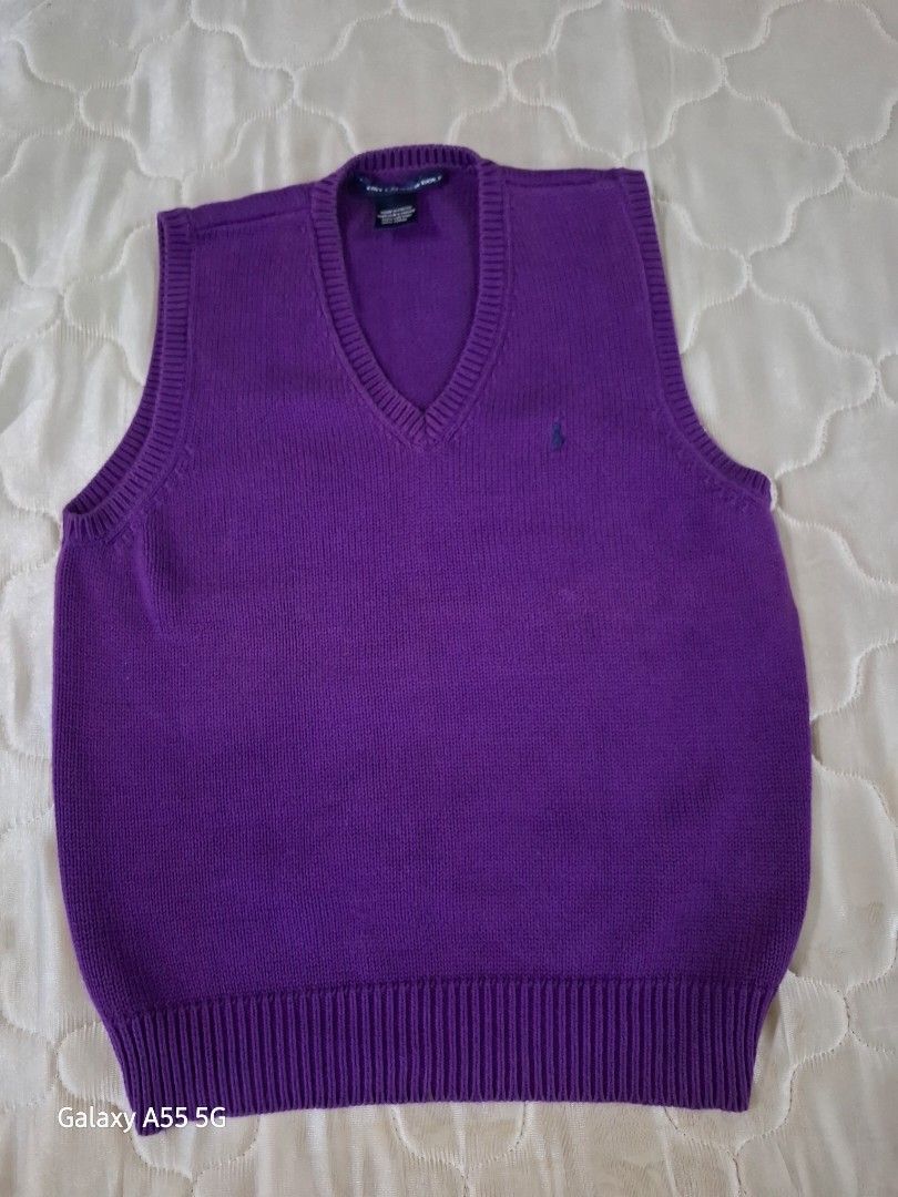 RALPH LAUREN VEST SLEEVELESS (Category: Sleeveless) located in Antipolo. Submitted by goldentiger-ac44 (Listing ID 1464141285, Image 1). Description: RALPH LAUREN V NECK KNIT SWEATER VEST Size medium Excellent condition Price 775 Antipolo city location.
