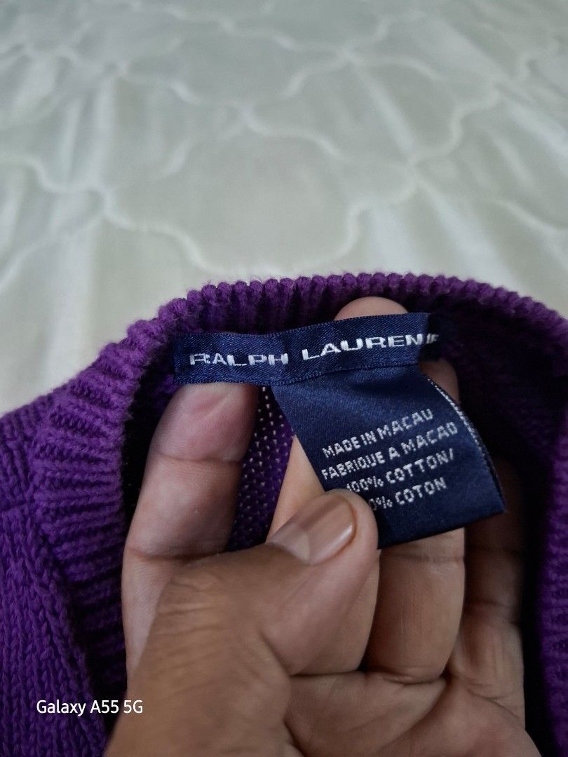 RALPH LAUREN VEST SLEEVELESS (Category: Sleeveless) located in Antipolo. Submitted by goldentiger-ac44 (Listing ID 1464141285, Image 3). Description: RALPH LAUREN V NECK KNIT SWEATER VEST Size medium Excellent condition Price 775 Antipolo city location.