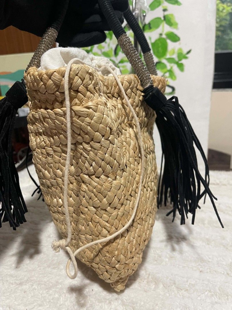 Rattan handbag (Category: Beach Bags) located in Naawan. Submitted by twilly.apparel2 (Listing ID 1464213937, Image 2). Description: .