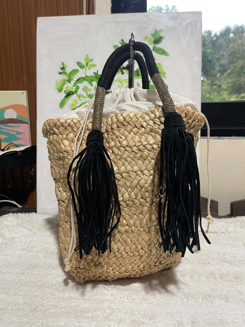 Rattan handbag (Category: Beach Bags) located in Naawan. Submitted by twilly.apparel2 (Listing ID 1464213937, Image 1). Description: .