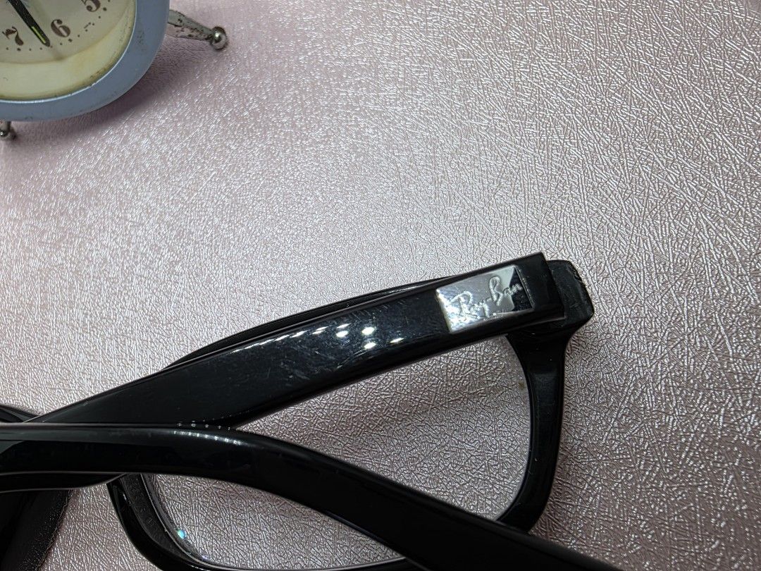 Rayban (Category: Sunglasses & Eyewear) located in La Trinidad. Submitted by zasha28 (Listing ID 1464223527, Image 3). Description: graded lens sold as frame only replaceable lens no flaws.
