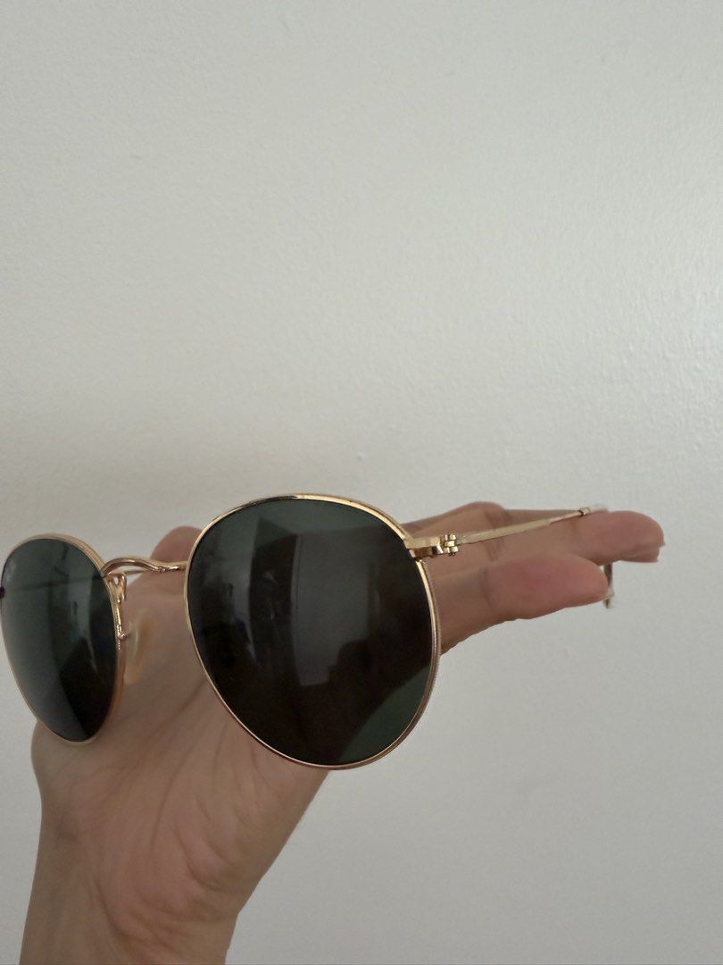 Ray-Ban Round Metal Sunglasses Gold Frame (Category: Sunglasses & Eyewear) located in Paranaque City. Submitted by ferrewr (Listing ID 1464193439, Image 3). Description: - Authentic Ray-Ban Round Metal sunglasses - Classic gold frame - Iconic green lenses - Comes with original case - Timeless and versatile style for everyday wear.