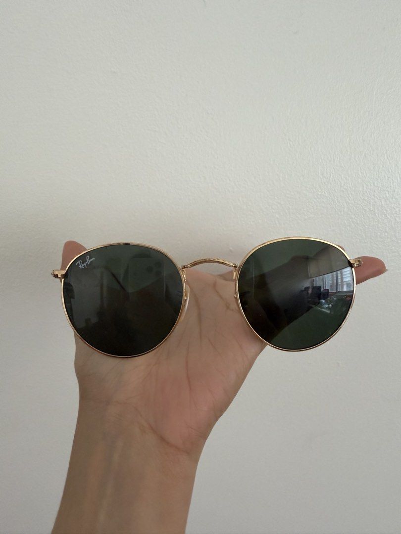 Ray-Ban Round Metal Sunglasses Gold Frame (Category: Sunglasses & Eyewear) located in Paranaque City. Submitted by ferrewr (Listing ID 1464193439, Image 1). Description: - Authentic Ray-Ban Round Metal sunglasses - Classic gold frame - Iconic green lenses - Comes with original case - Timeless and versatile style for everyday wear.