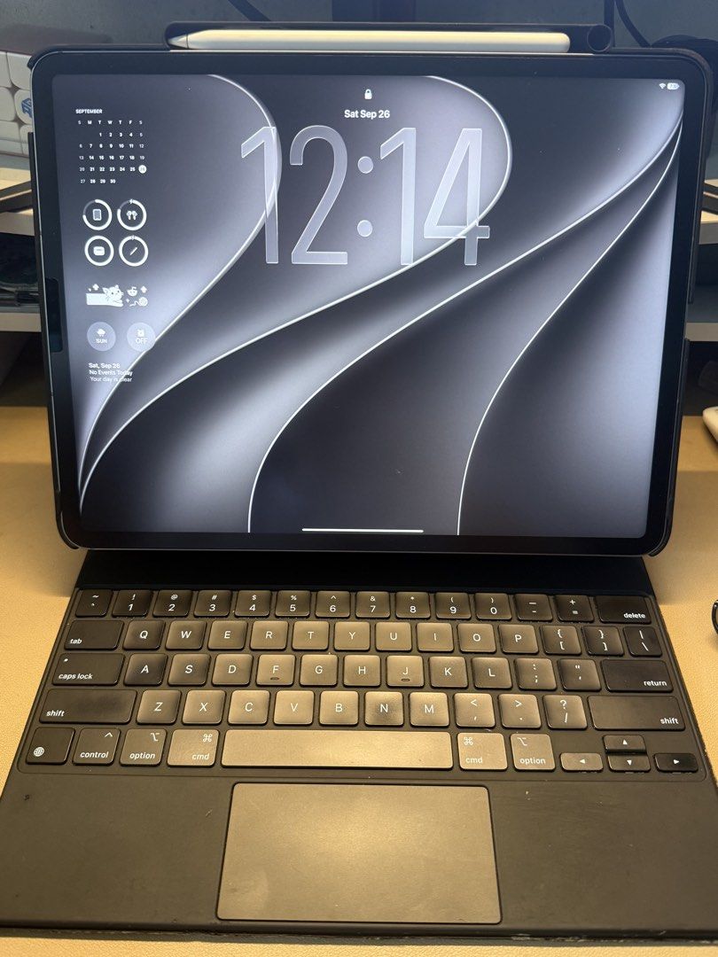 READ FIRST: iPad Pro M2 12.9 inch + Magic Keyboard + Apple Pencil 2 Complete Set (Category: iPad) located in San Juan City. Submitted by zos.nerajr (Listing ID 1464174296, Image 3). Description: Price is negotiable Complete set Gagamitin na lang Parang laptop na No issues No history of repair iPad Pro M2 12.9 inch (6th Generation) 256 GB WiFi + Cellular Space Gray W/o box 238 cycle counts Apple Magic Keyboard for iPad Black Compatible with iPad W