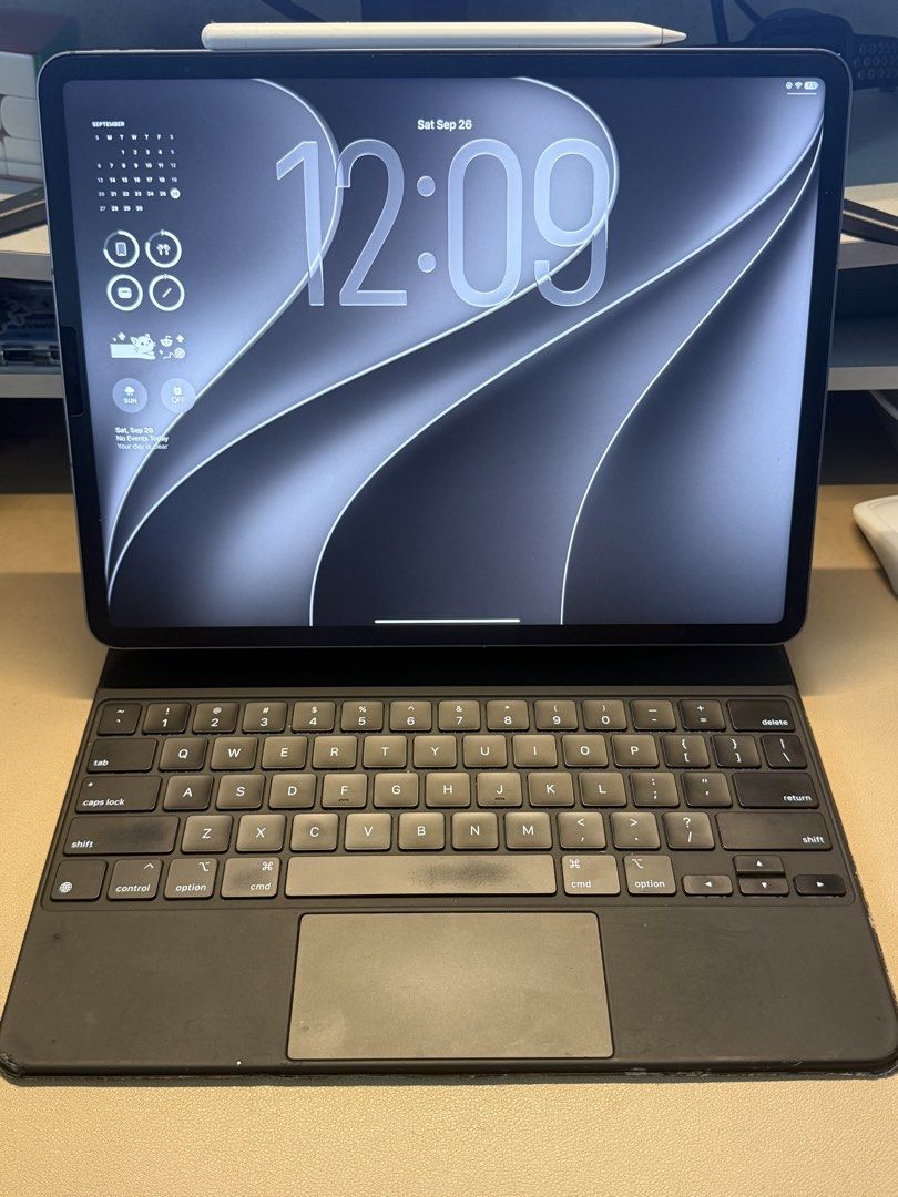 READ FIRST: iPad Pro M2 12.9 inch + Magic Keyboard + Apple Pencil 2 Complete Set (Category: iPad) located in San Juan City. Submitted by zos.nerajr (Listing ID 1464174296, Image 1). Description: Price is negotiable Complete set Gagamitin na lang Parang laptop na No issues No history of repair iPad Pro M2 12.9 inch (6th Generation) 256 GB WiFi + Cellular Space Gray W/o box 238 cycle counts Apple Magic Keyboard for iPad Black Compatible with iPad W