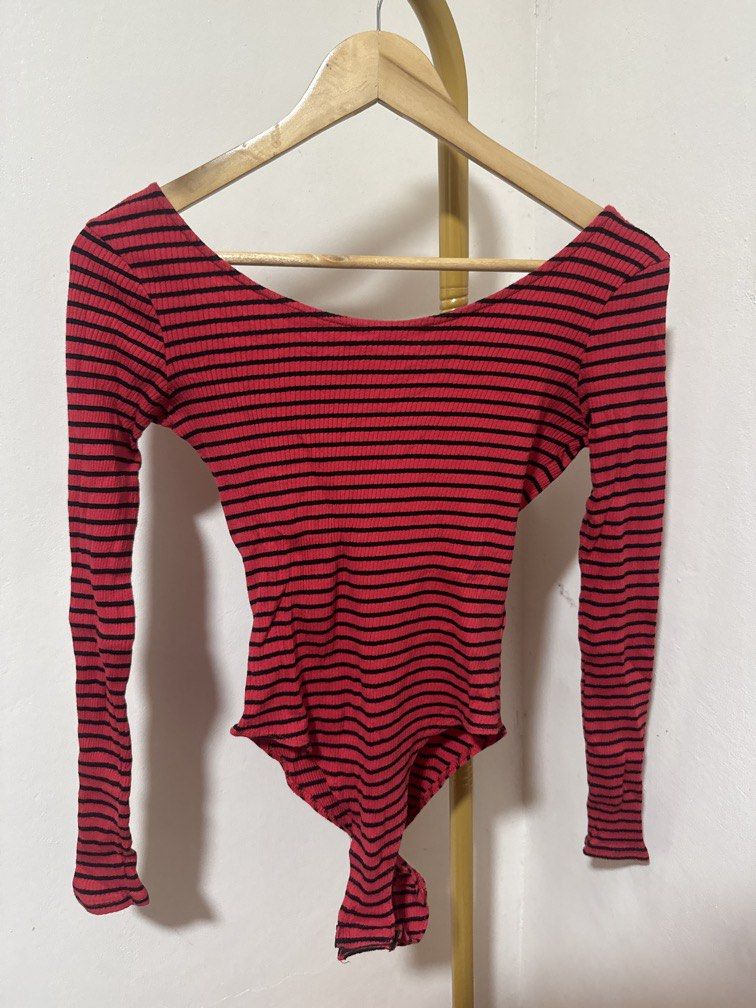 Red and Black Knitted Longsleeves Bodysuit (Category: Others Tops) located in Mexico. Submitted by studioleraph (Listing ID 1464269734, Image 1). Description: 🛍️ Perfect for your personal wardrobe 🫶 👗 The actual item being sold is the original garment shown in the product photos. Small differences in fit, drape, color, texture, or details may occur. 💌 Condition: • Preloved; Please wash the items before wearing. • Please manage expectations as