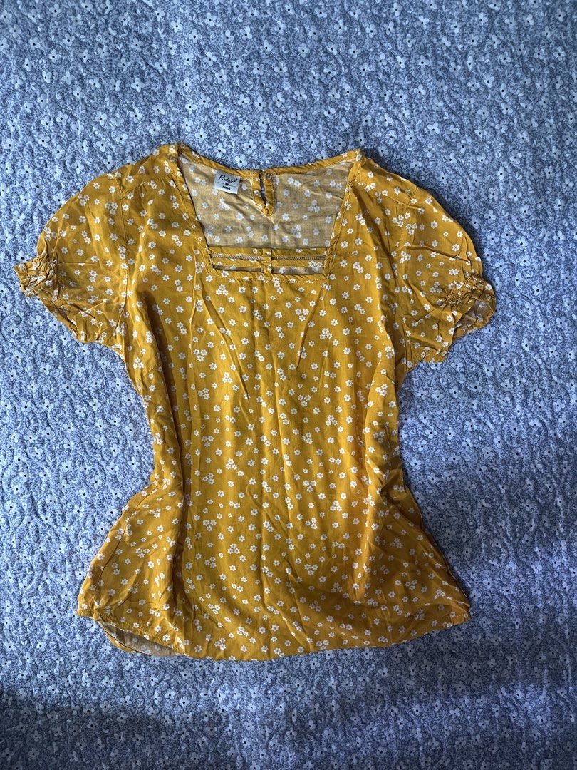 Red girl yellow blouse (Category: Blouses) located in Kabacan. Submitted by gdwmtine_28 (Listing ID 1464273464, Image 1). Description: .