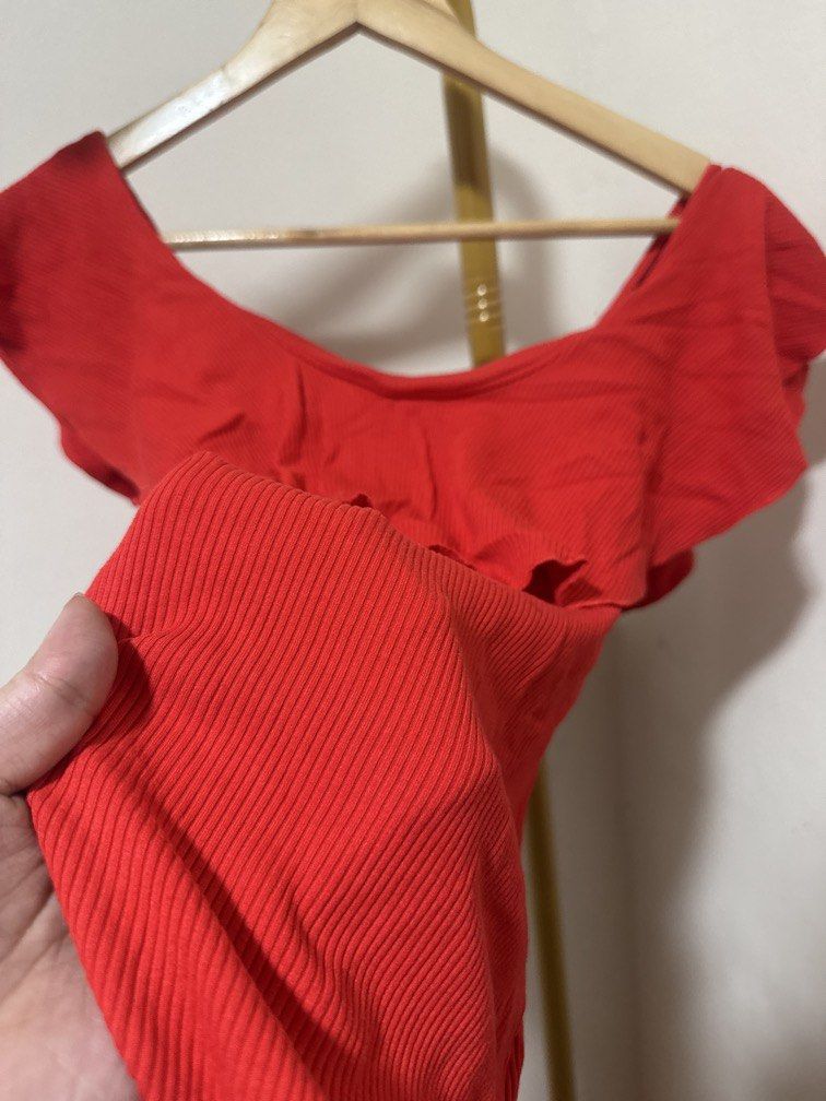 Red Orange Knitted Bodysuit (Category: Others Tops) located in Mexico. Submitted by studioleraph (Listing ID 1464237218, Image 2). Description: 🛍️ Perfect for your personal wardrobe 🫶 👗 The actual item being sold is the original garment shown in the product photos. Small differences in fit, drape, color, texture, or details may occur. 💌 Condition: • Preloved; Please wash the items before wearing. • Please manage expectations as these are vint