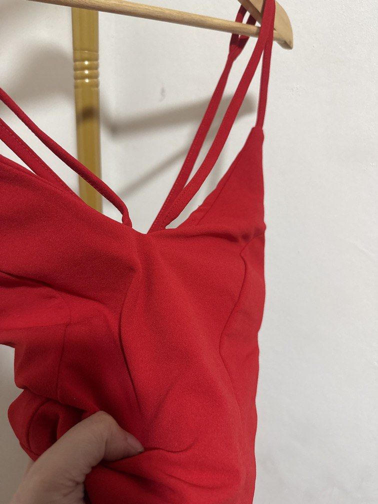 Red Sleeveless Bodysuit (Category: Others Tops) located in Mexico. Submitted by studioleraph (Listing ID 1464239292, Image 2). Description: 🛍️ Perfect for your personal wardrobe 🫶 👗 The actual item being sold is the original garment shown in the product photos. Small differences in fit, drape, color, texture, or details may occur. 💌 Condition: • Preloved; Please wash the items before wearing. • Please manage expectations as these are vintage/