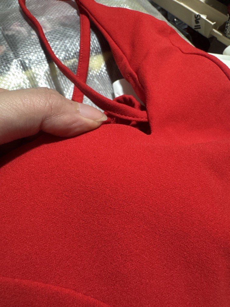 Red Sleeveless Bodysuit (Category: Others Tops) located in Mexico. Submitted by studioleraph (Listing ID 1464239292, Image 3). Description: 🛍️ Perfect for your personal wardrobe 🫶 👗 The actual item being sold is the original garment shown in the product photos. Small differences in fit, drape, color, texture, or details may occur. 💌 Condition: • Preloved; Please wash the items before wearing. • Please manage expectations as these are vintage/