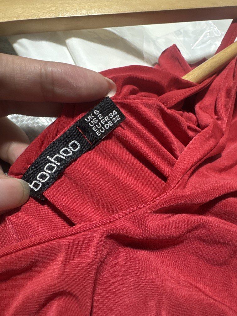 Red Sleeveless Bodysuit (Category: Others Tops) located in Mexico. Submitted by studioleraph (Listing ID 1464270216, Image 3). Description: 🛍️ Perfect for your personal wardrobe 🫶 👗 The actual item being sold is the original garment shown in the product photos. Small differences in fit, drape, color, texture, or details may occur. 💌 Condition: • Preloved; Please wash the items before wearing. • Please manage expectations as these are vintage/