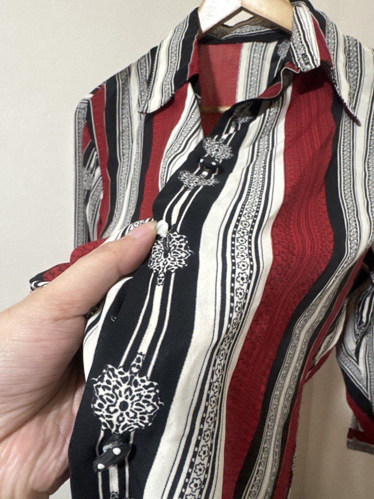 Red Striped Vintage Longsleeves (Category: Longsleeves) located in Mexico. Submitted by studioleraph (Listing ID 1464230875, Image 2). Description: 🛍️ Perfect for your personal wardrobe 🫶 👗 The actual item being sold is the original garment shown in the product photos. Small differences in fit, drape, color, texture, or details may occur. 💌 Condition: • Preloved; Please wash the items before wearing. • Please manage expectations as these are 