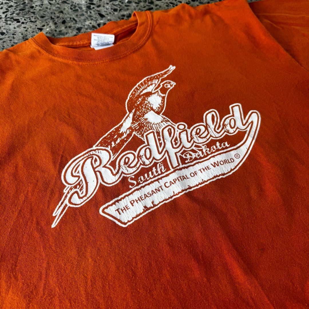REDFIELD SOUTH DAKOTA (Category: Tshirts & Polo Shirts ) located in Quezon City. Submitted by theq.thriftshop (Listing ID 1464223707, Image 3). Description: PLEASE READ FIRST! MINE ₱299 + sf (FIXED) Size L (L 28”, W 22”) Issue: Tiny stain Color may vary due to lighting Model’s height: 5’9 💸 G-Cash payment 📦 J&T Nationwide shipping.
