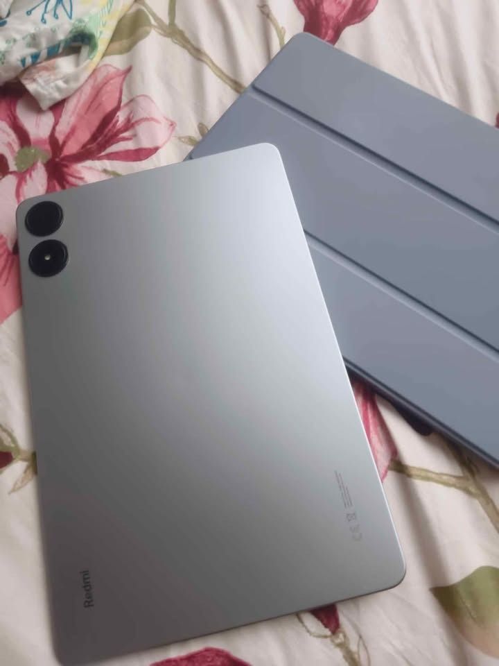 Redmi Pad Pro 256GB (Category: Android) located in Caloocan City. Submitted by kahlen006-83069 (Listing ID 1464275500, Image 1). Description: Redmi Pad Pro 8GB RAM / 256GB ROM - No Dents - No Issues Inclusion: Box Case 33W charger RFS: Need Funds for medication Can do meetups within San Juan, Cubao and Mandaluyong City.