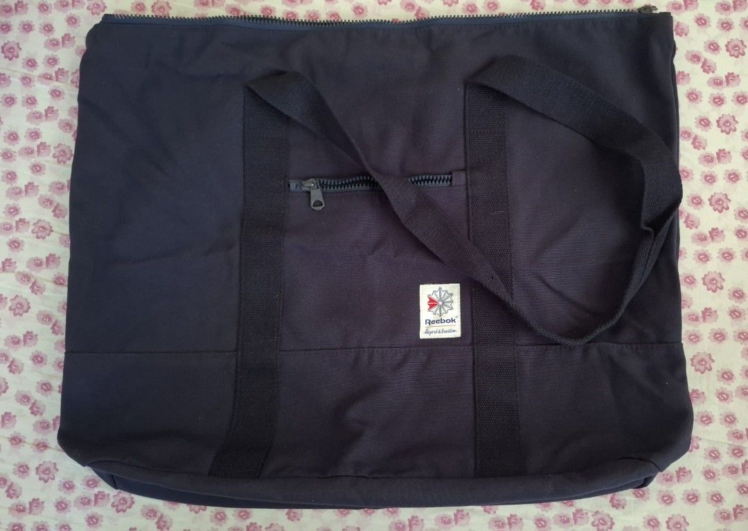 Reebok Foundation Tote Bag (Category: Shoulder Bags) located in Bulacan. Submitted by conice08 (Listing ID 1464190209, Image 1). Description: 56х42х14 cm.